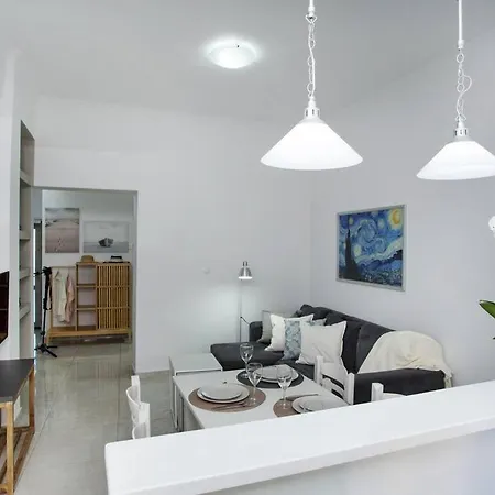 Modern House In The Old Town La Canea