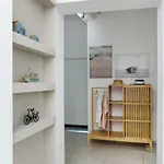 Modern House In The Old Town 干尼亞